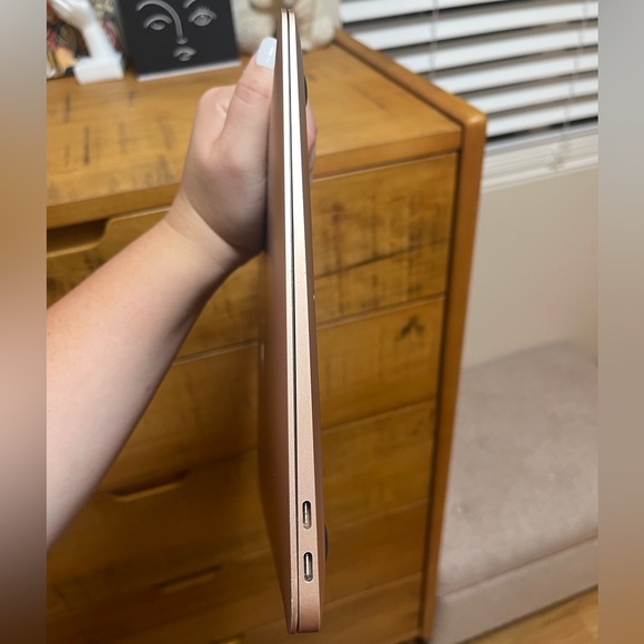 MacBook Air 2020 Rose Gold EXCELLENT USED CONDITION - Picture 3 of 10